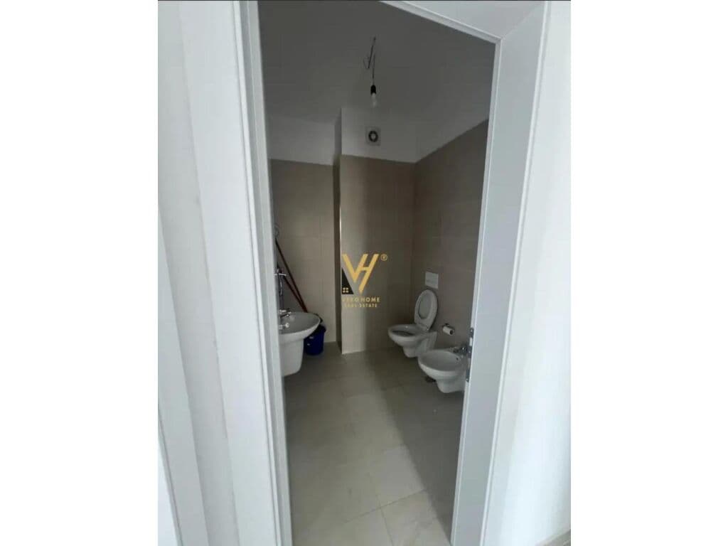 Jepet Zyre me qera te Komuna e Parisit 110 m2
