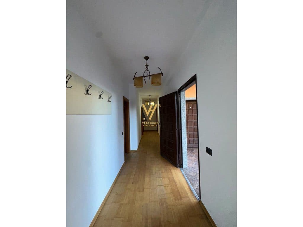 JEPET HYRJE 3+1+2+BLK ME QERA TE LIQENI I THATE 90.000 LEKE 3