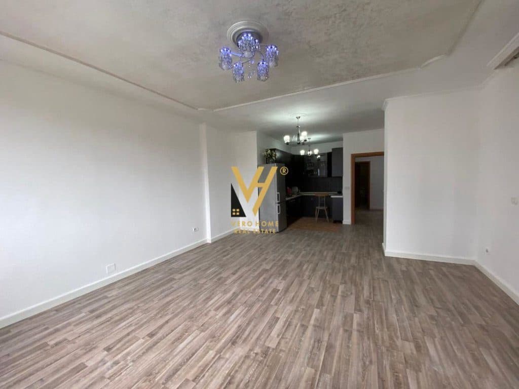 JEPET ZYRE 143 M2 ME QERA TE ISH EKSPOZITA 1.500 EURO 2