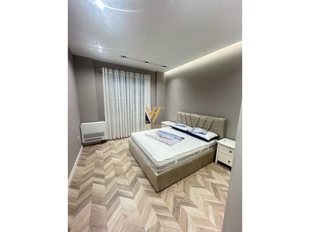 JEPET APARTAMENT+GARSIONERE ME QERA NE QENDER 1.500 EURO 4