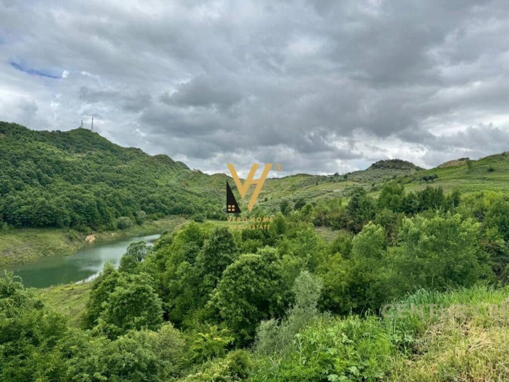 SHITET TOKE TRUALL 3.000 M2 NE MJULL BATHORE