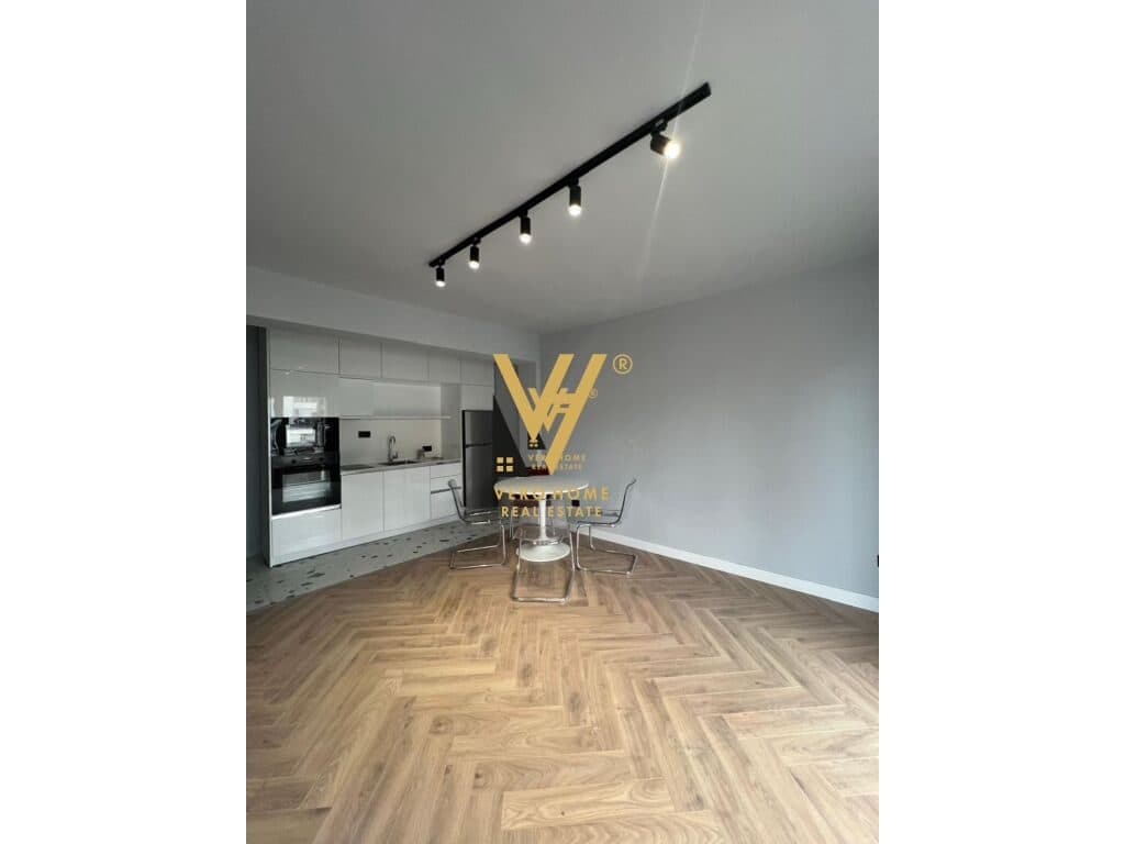 JEPET APARTAMENT 1+1+BLK ME QERA NE QENDER 70.000 LEKE 2