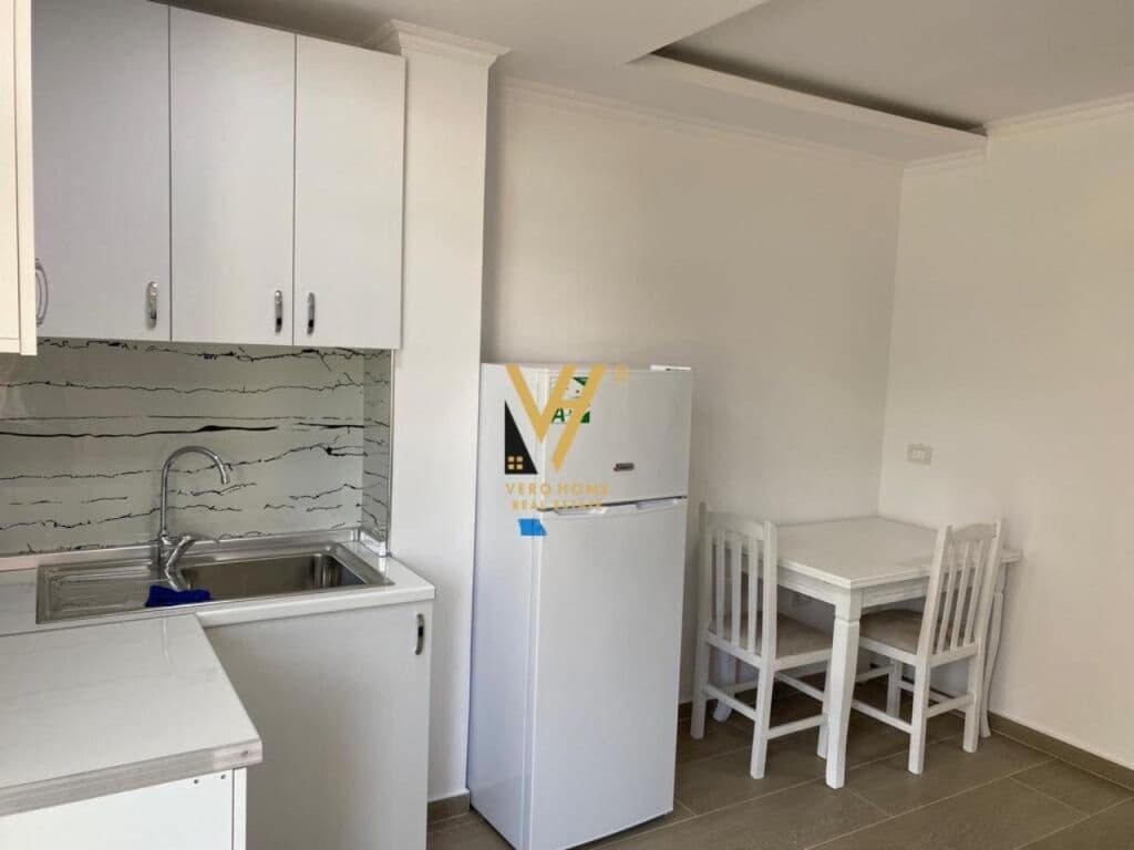 Jepet Apartament 1+1+ballkon me qera te Shkolla e Bashkuar 50 m2 2