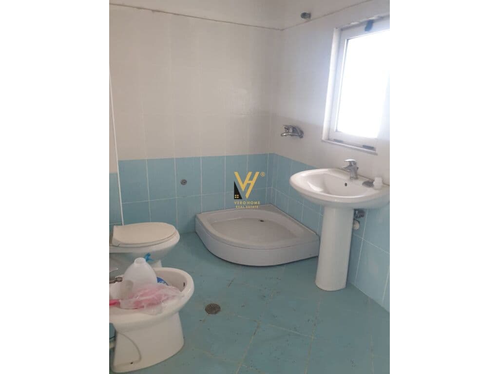 Shitet Apartament 1+1+ballkon ne Qender te Kavajes 76 m2 3