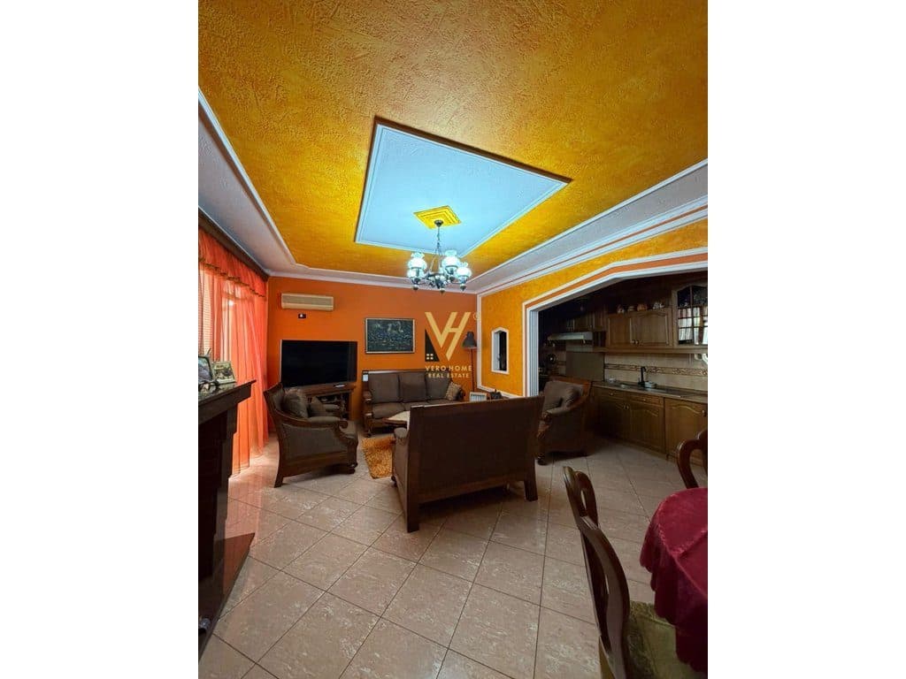 JEPET APARTAMENT 1+1 ME QIRA TE MYSLYM SHYRI 75.000 LEKE