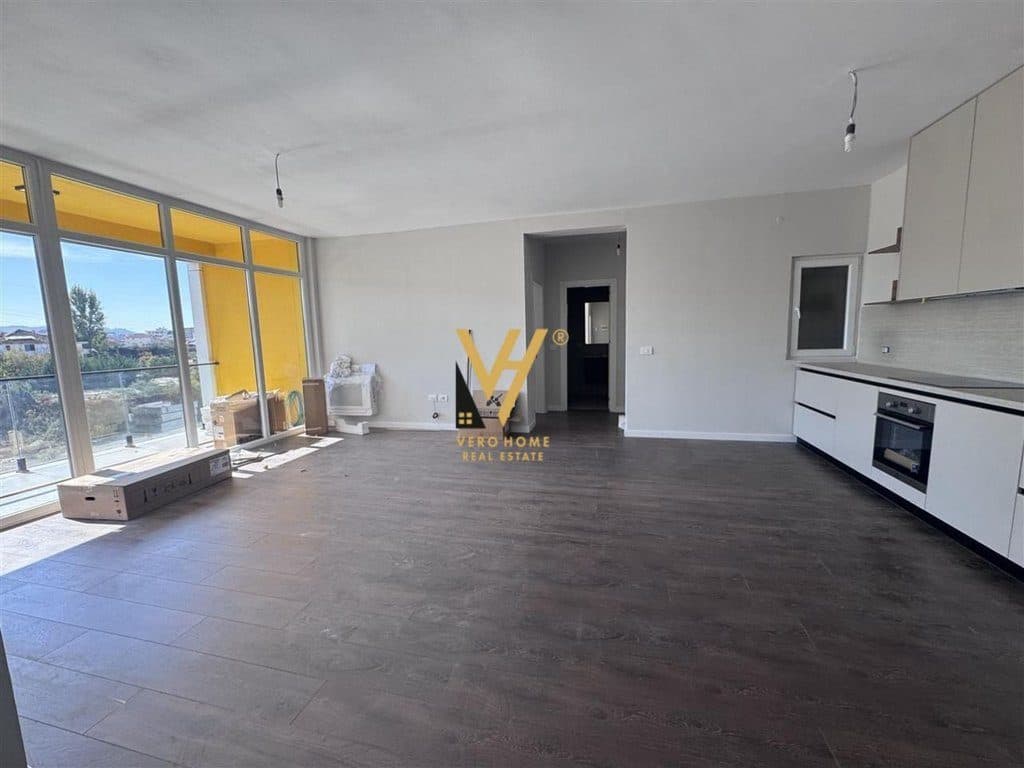 JEPET ZYRE 125 M2 ME QERA TE BULEVARDI I RI,KOMPLEKSI BERMON 650 EURO
