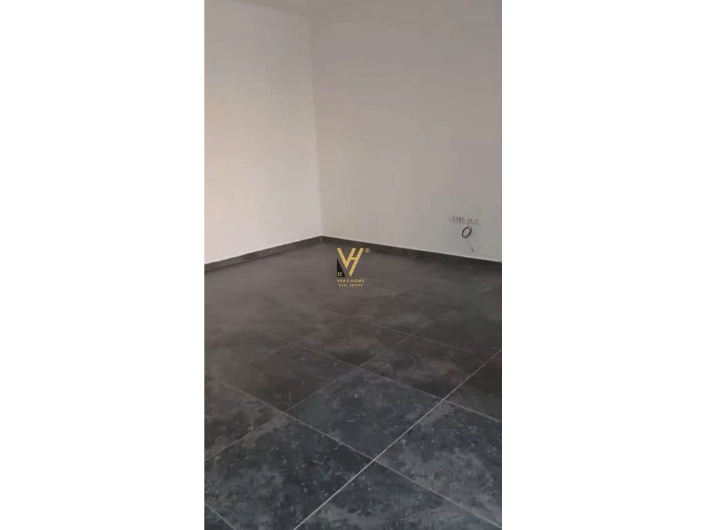 JEPET ZYRE 60 M2 ME QERA TE ZOGU I ZI 55.000 LEKE 1
