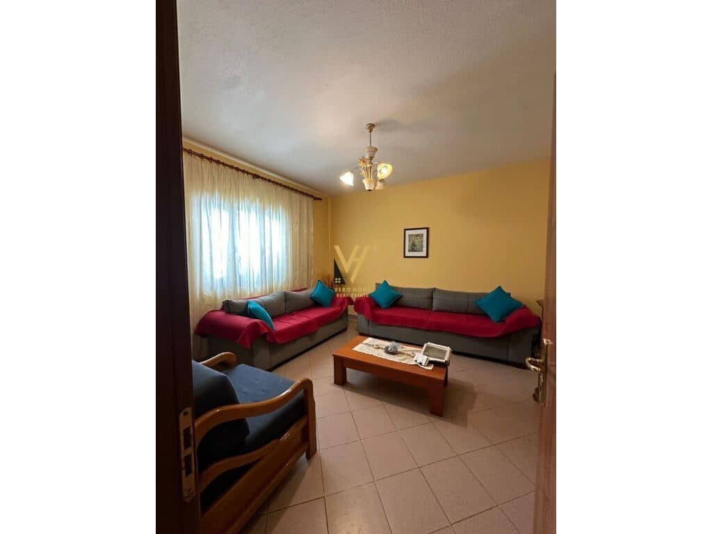 Jepet Vile me qera te Rruga Komuna e Parisit 610 m2 2