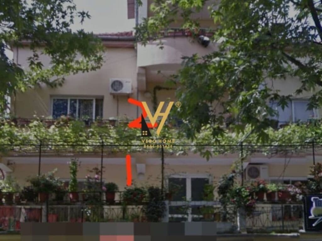 Jepet vile tre kateshe me qera te Rruga Xhanfize Keko 250 m2