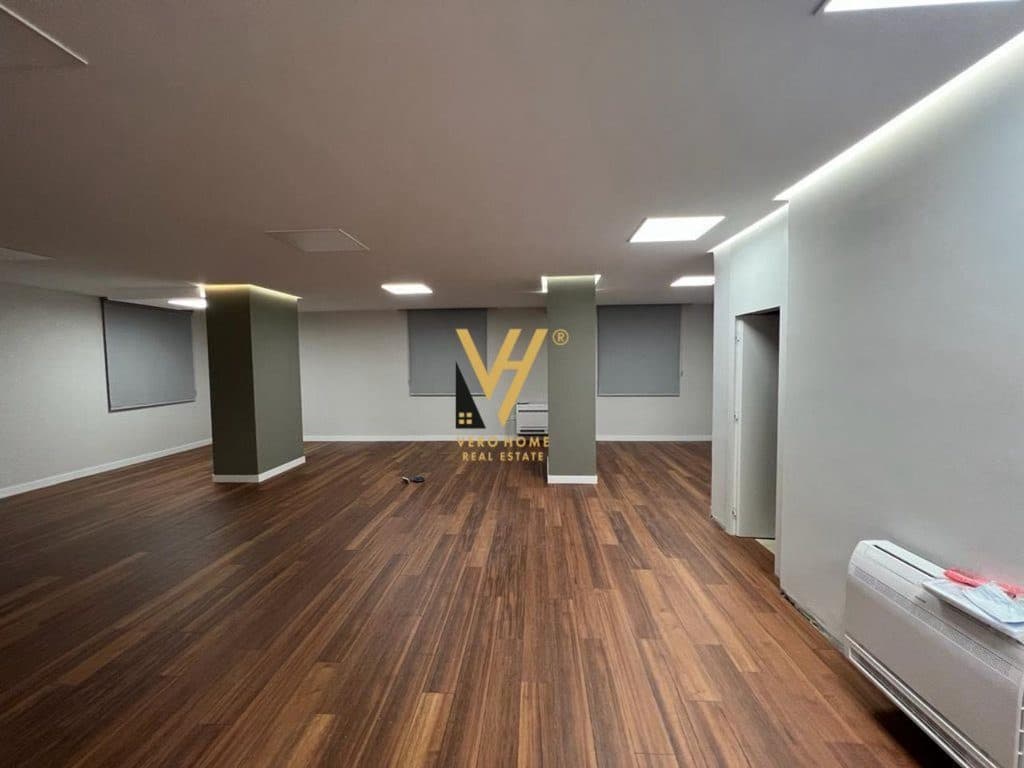 JEPET ZYRE 150 M2 ME QERA TE SHALLVARET 1.800 EURO 2