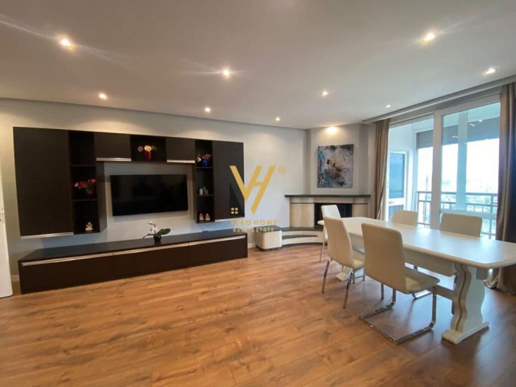 Jepet Apartament 2+1+2+ballkon me qera te Ish Ekspozita Sot 125 m2 2