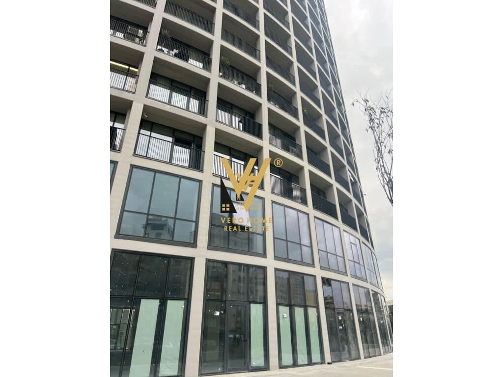 JEPET AMBIENT 830 M2 ME QERA TE RRUGA E KOSOVAREVE 15.000 EURO