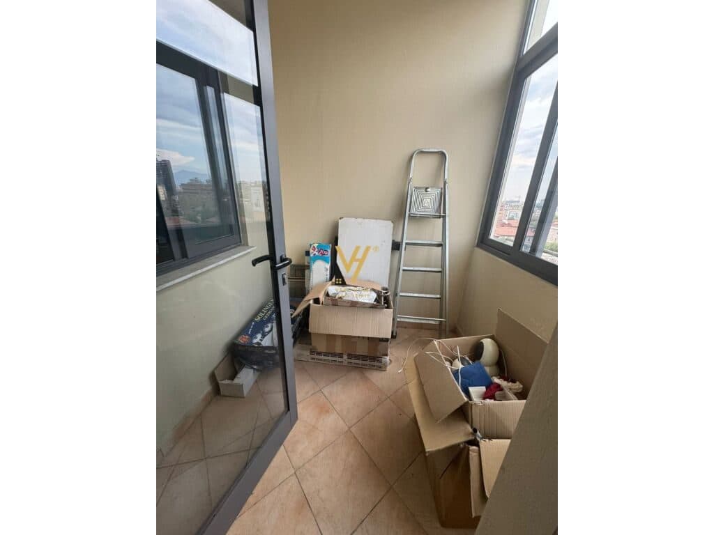 Jepet Zyre me qera te Lulishtja , Komuna e Parisit 115 m2 3