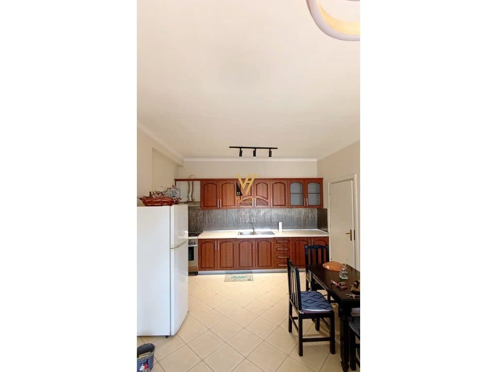 JEPET APARTAMENT 1+1+BLK ME QERA TE PALLATI ME SHIGJETA 50.000 LEKE 2