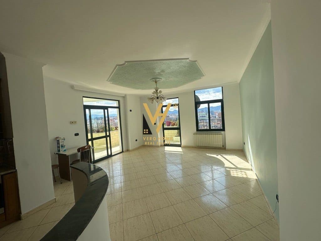 JEPET ZYRE 121M2 ME QERA TE ISH EKSPOZITA 800 EURO