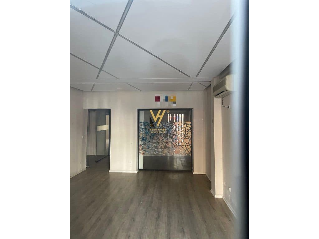 JEPET ZYRE 180 M2 ME QERA TE BLLOKU 3.000 EURO
