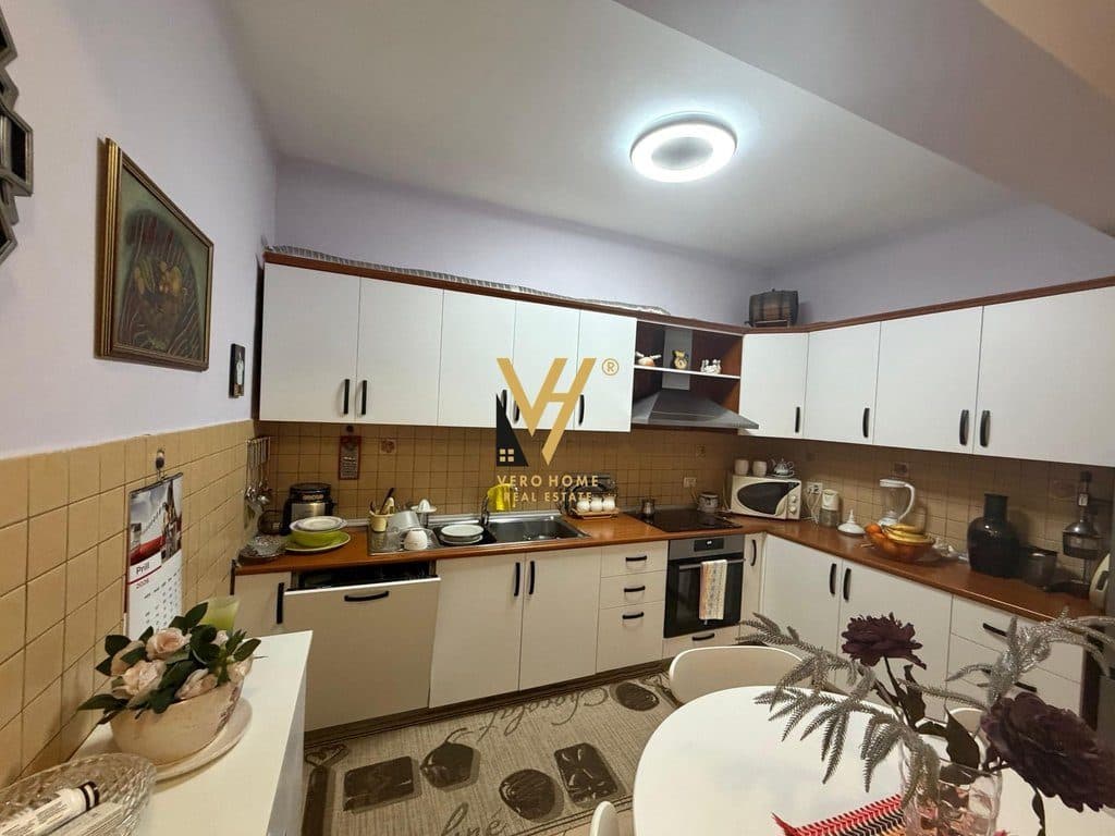 JEPET APARTAMENT 2+1 ME QERA TE RRUGA E KAVAJES 70.000 LEKE 3