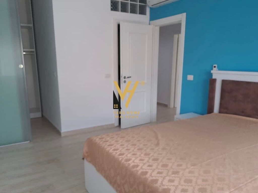 Jepet Apartament 2+1+ballkon me qera te Rruga Fortuzi 100 m2 3