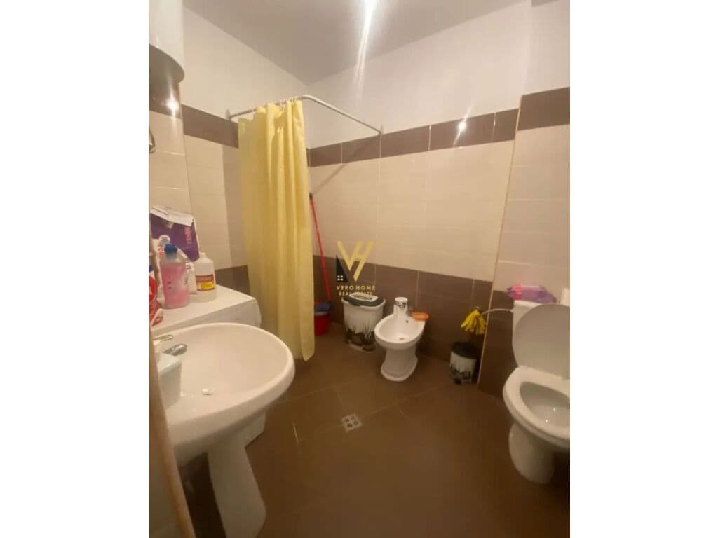 Shitet Apartament 1+1+ballkon te Kompleksi Uslluga , Bulevardi i Ri 76 m2 3