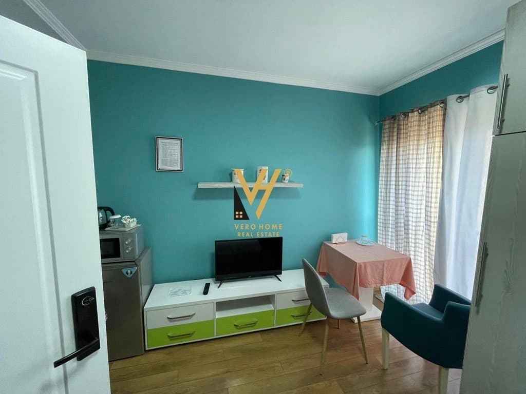 JEPET HOTEL ME QERA TE RRUGA E KAVAJES 3.500 EURO 2