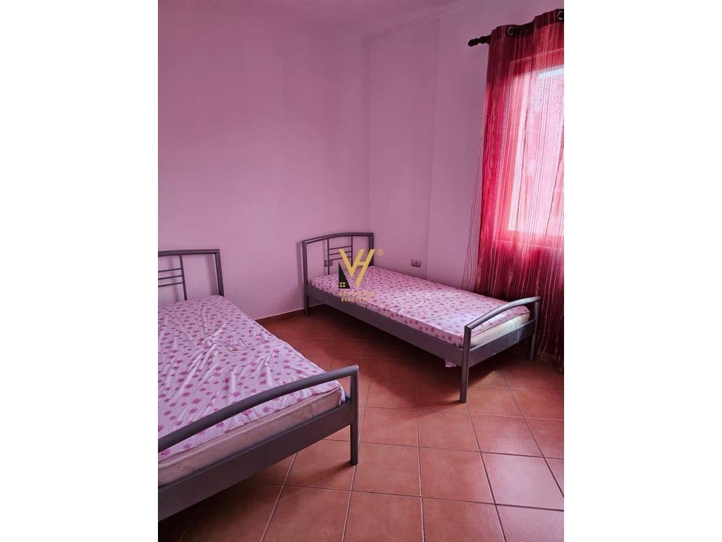 JEPET HYRJE VILE 3+1+3BLK ME QERA NE SELITE 580 EURO 4