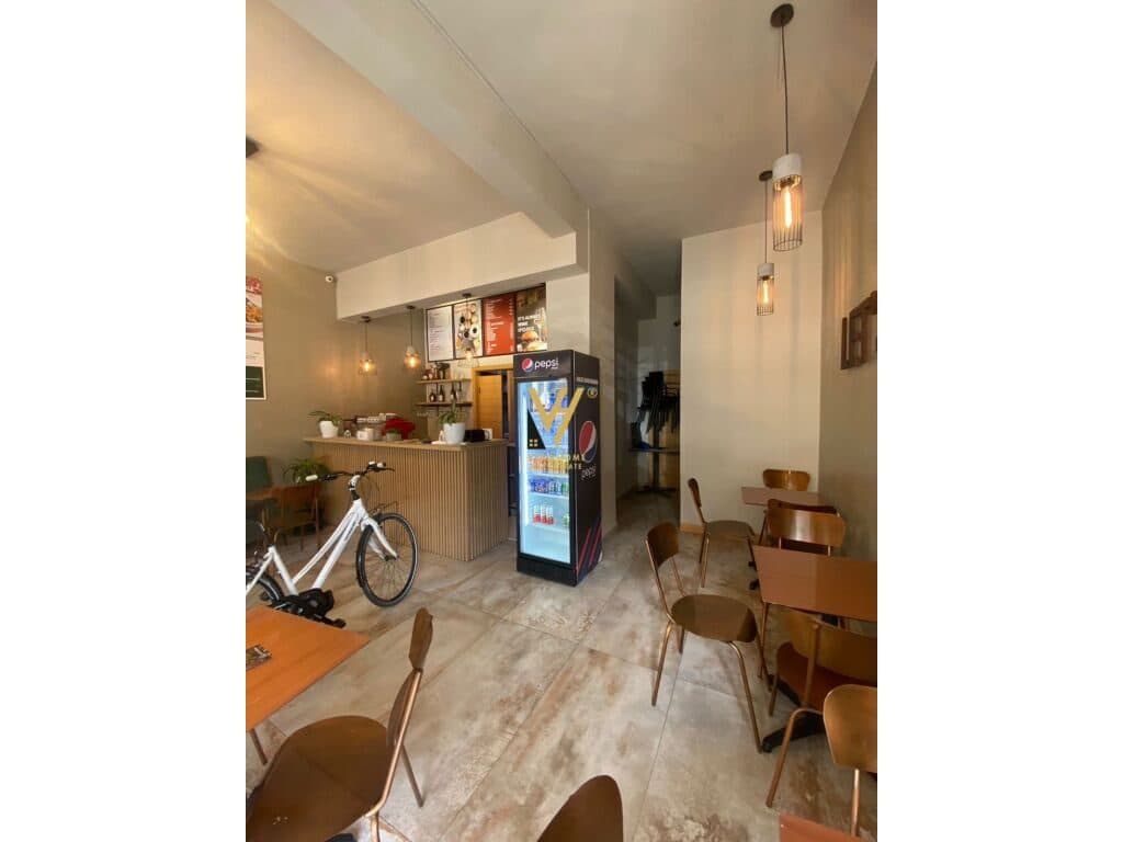 Jepet Bar-Piceri me qera te hyrja e Liqenit Artificial 100 m2 2