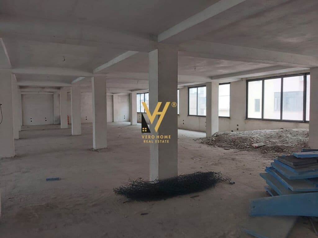 Jepet Ambient Komercial me qera te Rruga Irfan Tomini 420 m2 2