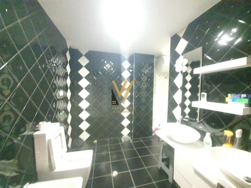 Jepet apartament 2+1+2 me qera te Blloku 200 m2 3