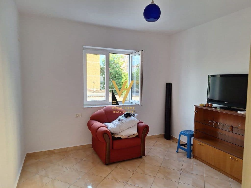 JEPET APARTAMENT 2+1+BLK ME QERA TE BRRYLI 50.000 LEKE 3