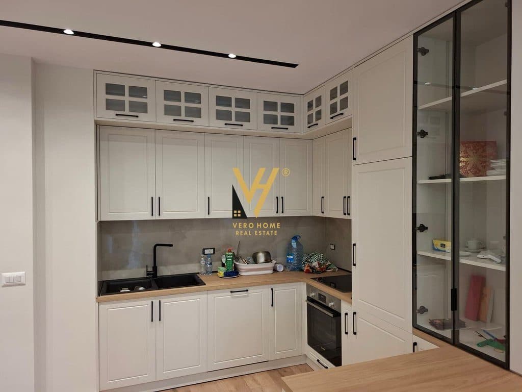 JEPET APARTAMENT 2+1+2+BLK ME QERA NE PORCELAN 1.000 EURO 2