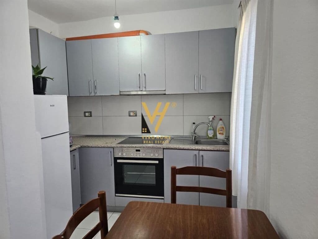 Jepet Apartament 3+1+ballkon me qera te Rruga Bardhyl 90 m2 2