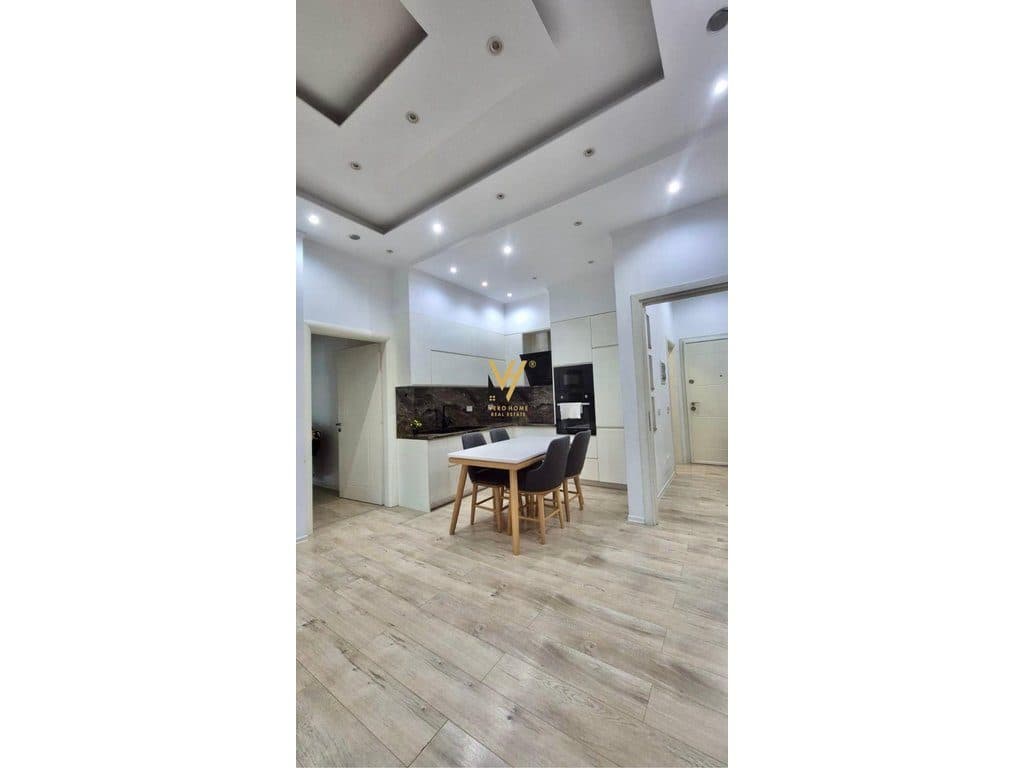 JEPET APARTAMENT 1+1+BLK ME QIRA TE KOPSHTI BOTANIK 55.000 LEKE 2