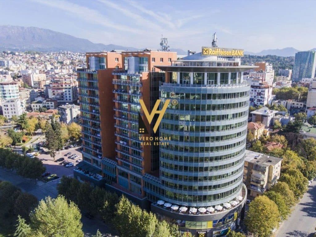 JEPET ZYRE 50 M2 ME QERA TE RRUGA E ELBASANIT, ETC 1.500 EURO
