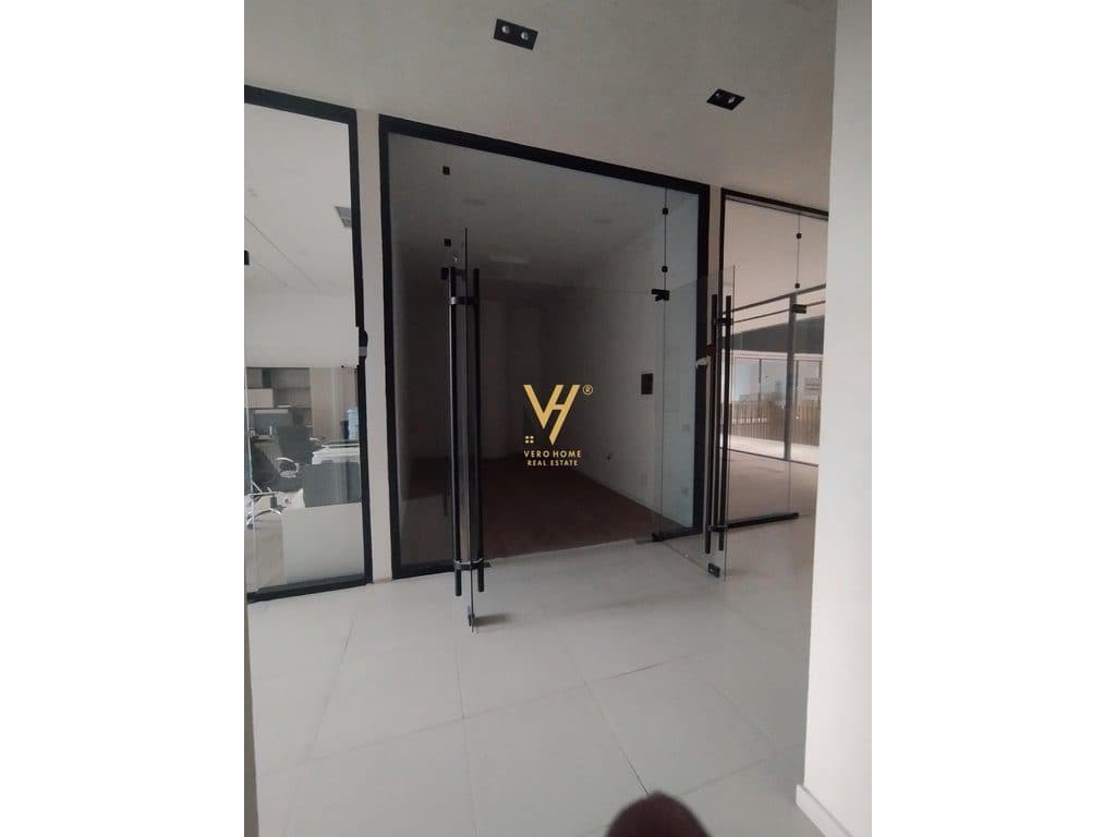 SHITET AMBIENT BIZNESI 27 M2 TE GOLDEN TOWER, MINE PEZA 86.400 EURO 1