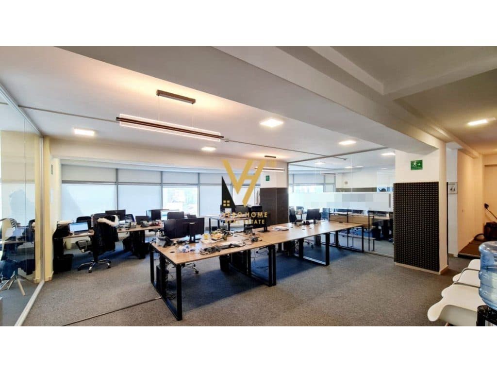 SHITET AMBIENT KOMERCIAL 290 M2 TE KOMPLEKSI HALILI 650.000 EURO