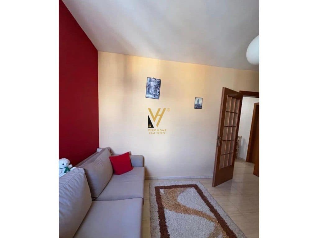 JEPET APARTAMENT 1+1 ME QIRA TE RRUGA E BOGDANEVE 55.000 LEKE