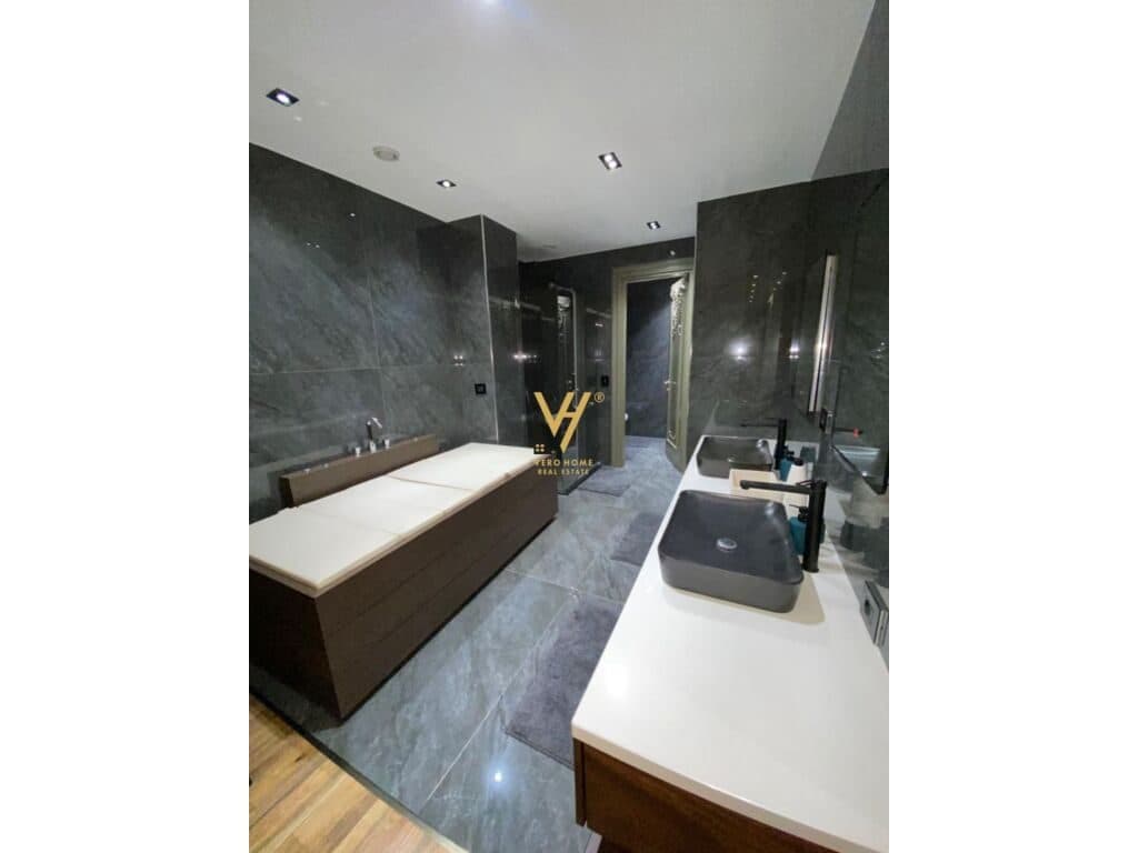 Jepet Apartament 3+1+2ballkon me qera te Komuna e Parisit 250 m2 2