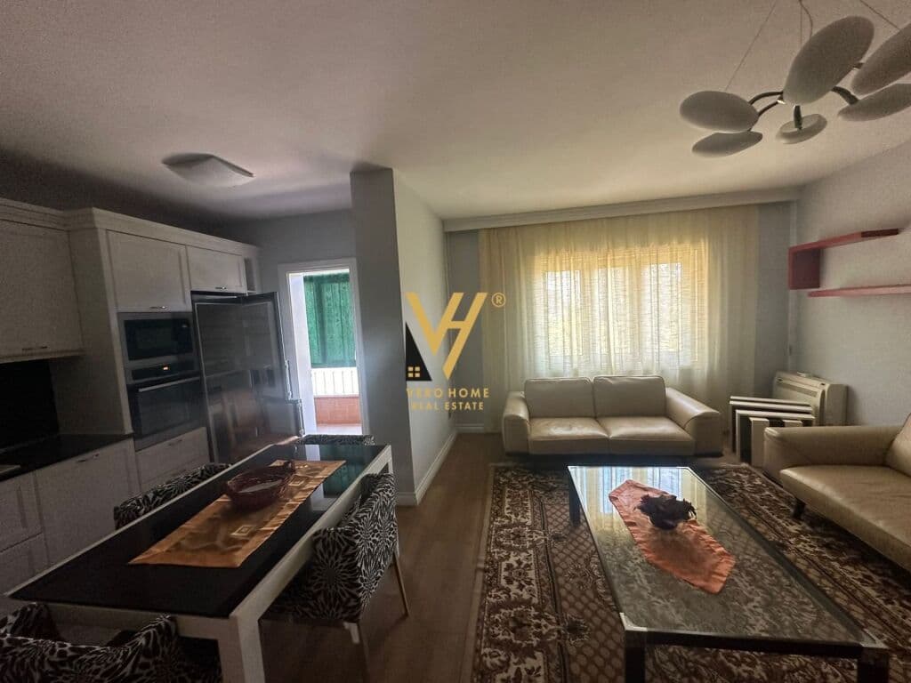 Shitet Apartament 3+1+2+ballkon te Komuna e Parisit 125 m2 2