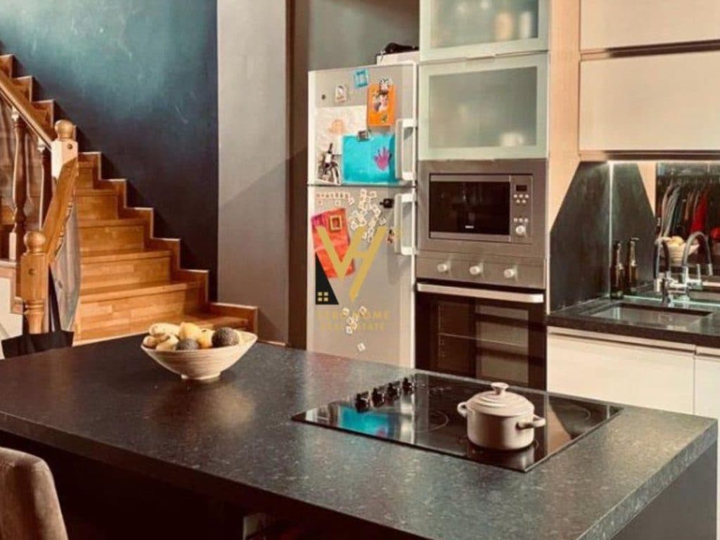 JEPET TRIPLEX 4+1+2 ME QERA TE RRUGA BRIGADAVE 1.200 EURO
