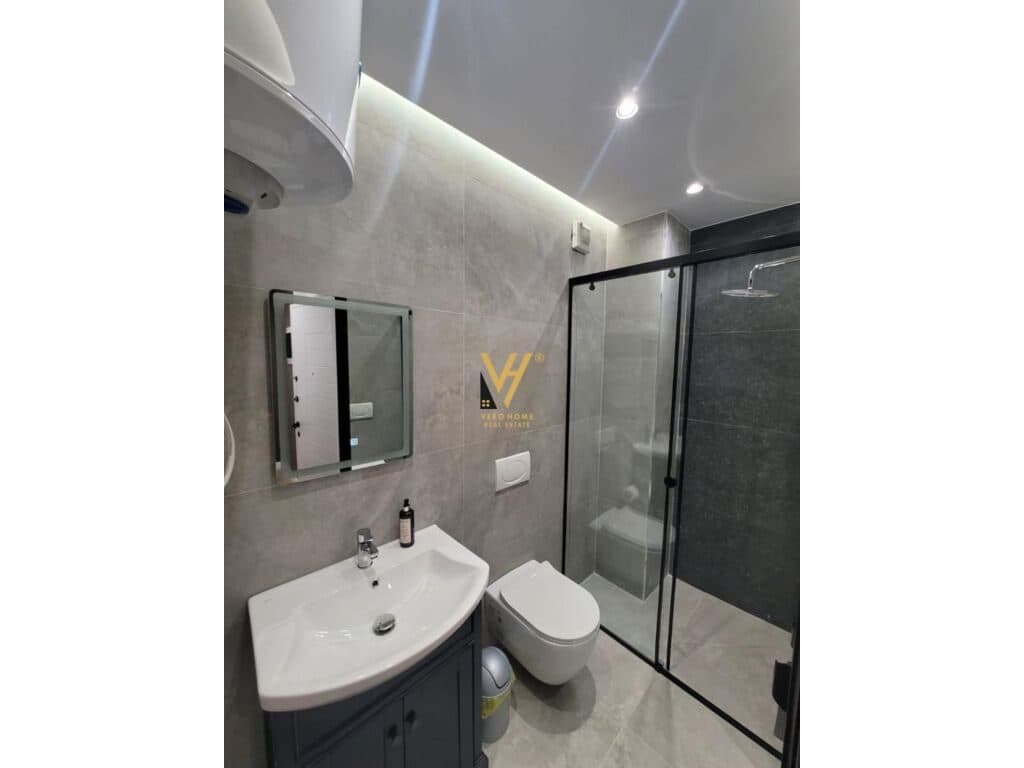 Shitet Apartament 2+1+2 te Stacioni i Trenit 120 m2 4