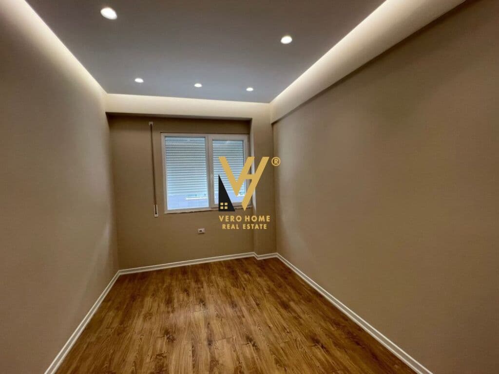 JEPET ZYRE 104 M2 ME QERA TE RRUGA E DIBRES 650 EURO 3