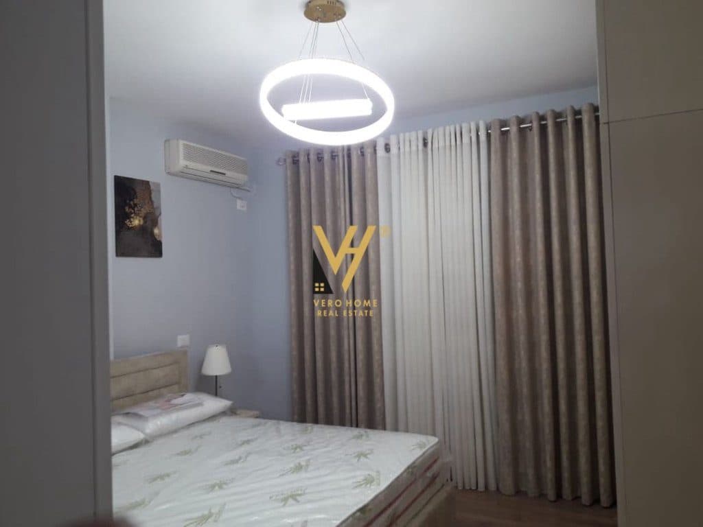 JEPET APARTAMENT 2+1+2 ME QERA TEK ISH PARKU 80.000 LEKE 4