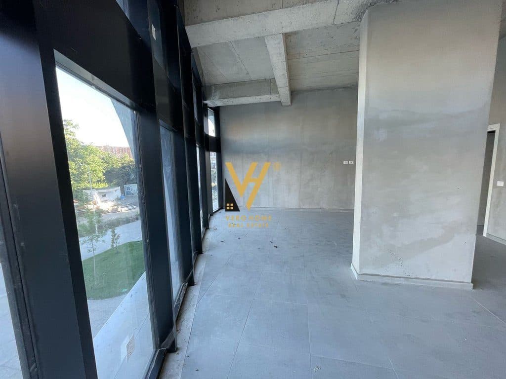 JEPET AMBIENT 126 M2 ME QERA TE UNAZA E RE, RIVER RES. 1.300 EURO 2
