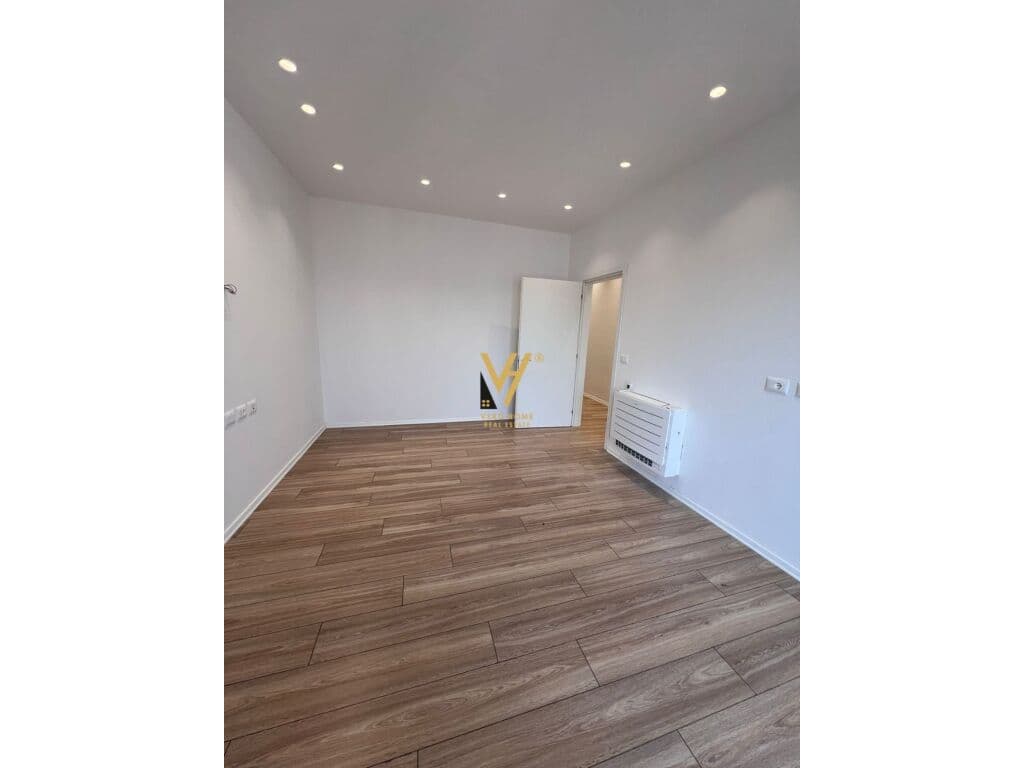 Jepet Zyre me qera te Garden Building , Rruga e Kavajes 160 m2 2