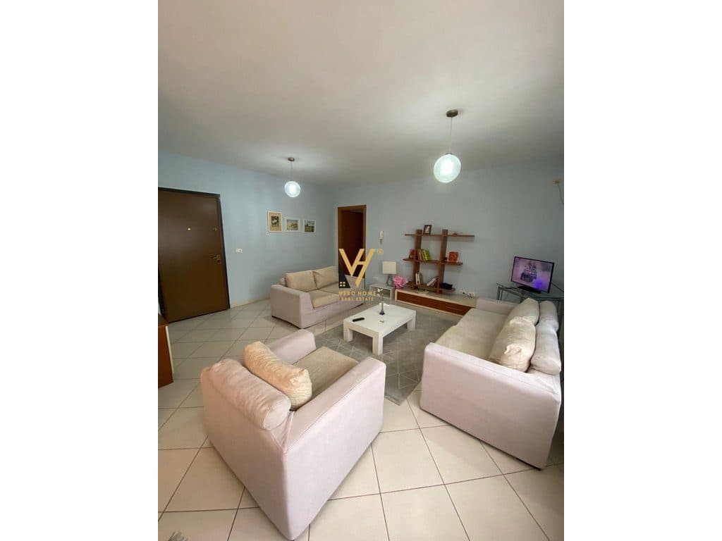 JEPET APARTAMENT 2+1+2 ME QIRA TE RRUGA BARRIKADAVE 70.000 LEKE