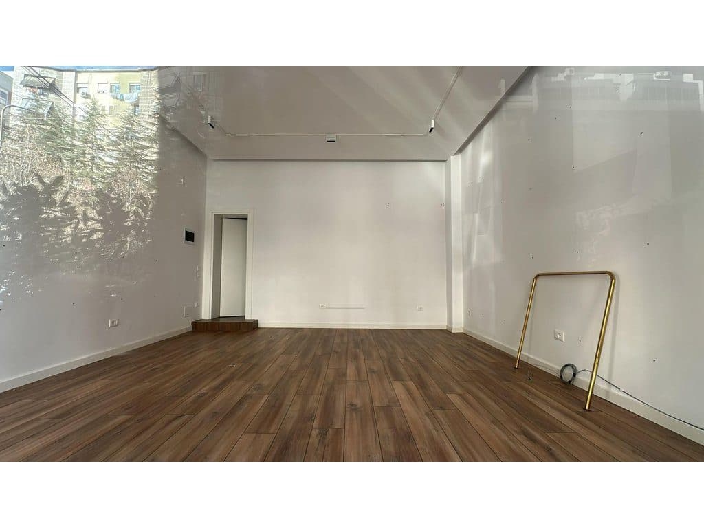 JEPET DYQAN 63 M2 ME QERA TE SQUARE 21 80.000 LEKE