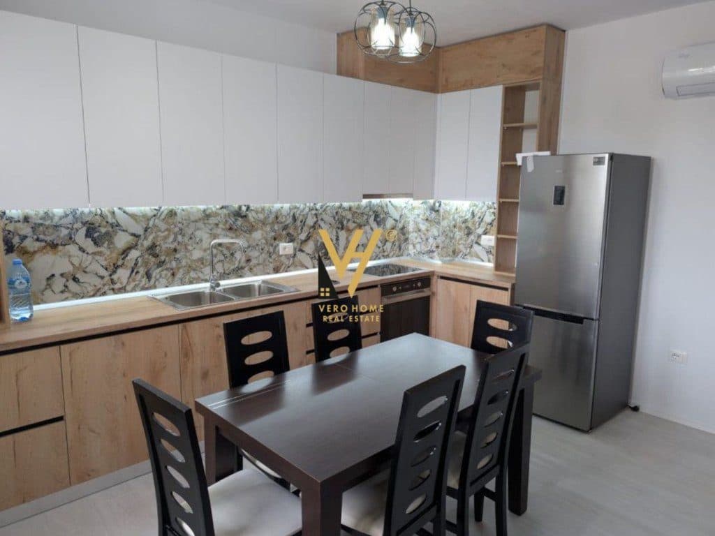 JEPET APARTAMENT 2+1+BLK ME QERA TE UNAZA E RE 700 EURO 2