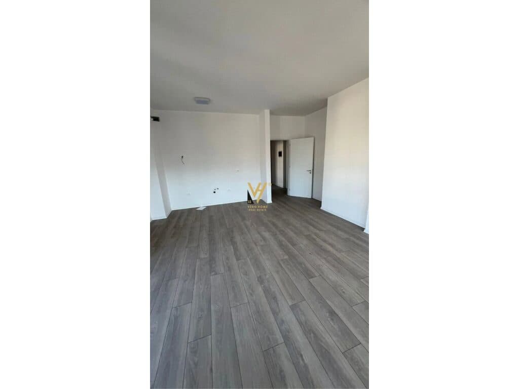 Jepet zyre me qera te Rruga e Durresit 110 m2