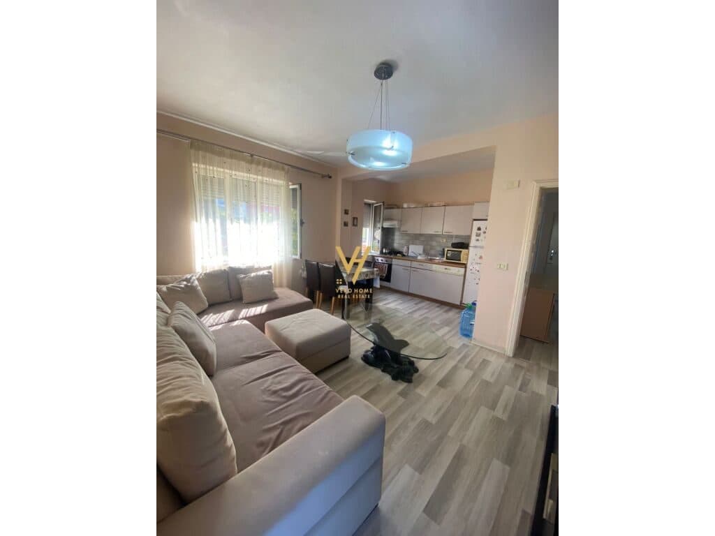 Shitet Apartament 2+1+ballkon te Rruga 5 Maji 82 m2