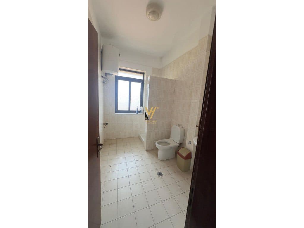 JEPET AMBIENT BIZNESI 120 M2 ME QIRA TE RRUGA E DURRESIT 950 EURO 4